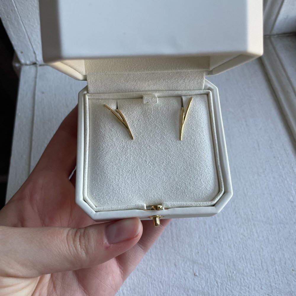 NWOT KATKIM 18k Yellow Gold Wishbone Ear Hooks - Pair